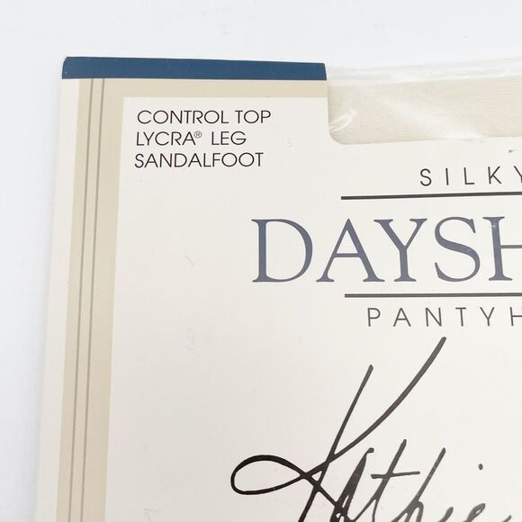 NWT Vintage Kathie Lee Daysheer Control Top Sandalfoot Hose Ivory Sz Medium Tall - Picture 3 of 9